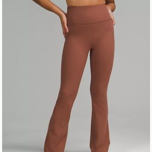 Groove Super-High-Rise Flared Pant Nulu